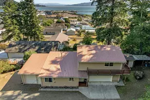 305 9th St, Garibaldi, OR 97118 - Photo 8
