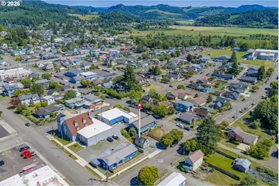 451 4th St, Myrtle Point, OR 97458 - Photo 10
