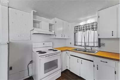451 4th St, Myrtle Point, OR 97458 - Photo 16