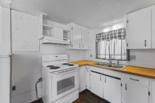 451 4th St, Myrtle Point, OR 97458 - Photo 16