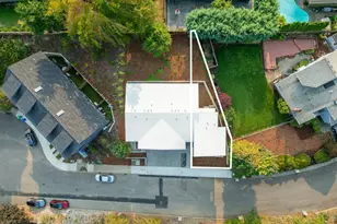 9824 SW 34th Pl, Portland, OR 97219 - Photo 2