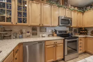 981 Wild Rose Ct, Independence, OR 97351 - Photo 6