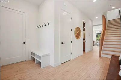 9375 SW 8th Ave, Portland, OR 97219 - Photo 4