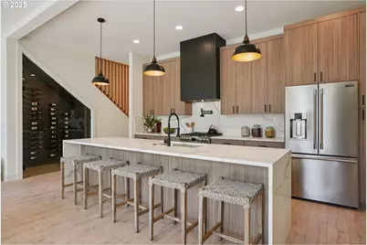 9375 SW 8th Ave, Portland, OR 97219 - Photo 12