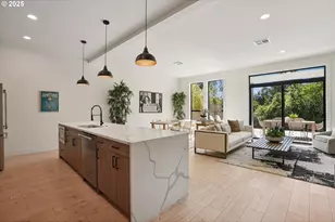 9375 SW 8th Ave, Portland, OR 97219 - Photo 8