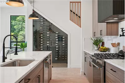 9375 SW 8th Ave, Portland, OR 97219 - Photo 14