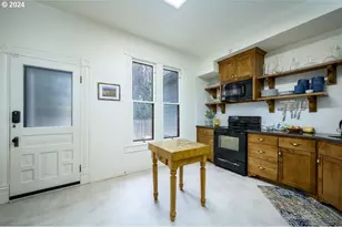 206 NE 10th St, McMinnville, OR 97128 - Photo 12