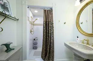 206 NE 10th St, McMinnville, OR 97128 - Photo 18