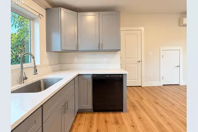 16317 SE Salmon St #B, Portland, OR 97233 - Photo 8
