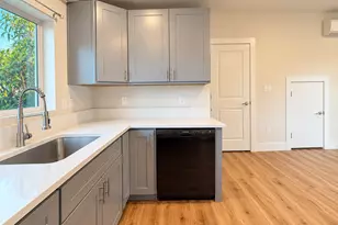 16317 SE Salmon St, Portland, OR 97233 - Photo 8