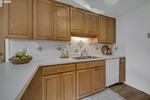 3235 Crocker Rd, Eugene, OR 97404 - Photo 8