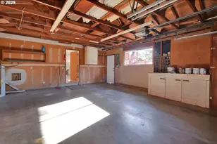 3235 Crocker Rd, Eugene, OR 97404 - Photo 32