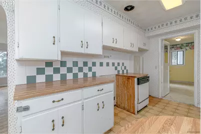 1533 SW Fairview Ave, Dallas, OR 97338 - Photo 14