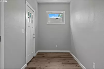 5725 SW Lombard Ave, Beaverton, OR 97005 - Photo 2
