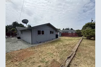 412 Fir St, Brookings, OR 97415 - Photo 30