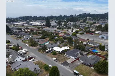 412 Fir St, Brookings, OR 97415 - Photo 34