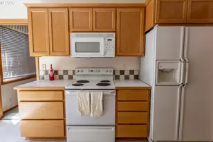 1875 Lake Cove Ave, Eugene, OR 97408 - Photo 16