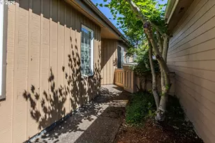 1875 Lake Cove Ave, Eugene, OR 97408 - Photo 28
