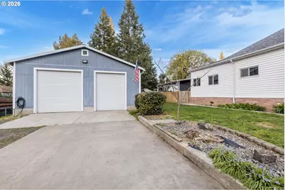 148 SE Houck Ave, Roseburg, OR 97470 - Photo 2