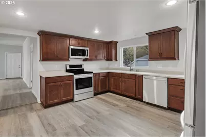 148 SE Houck Ave, Roseburg, OR 97470 - Photo 18