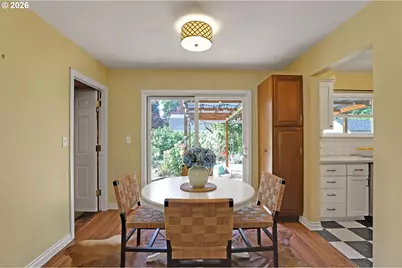 10910 NE Eugene St, Portland, OR 97220 - Photo 12