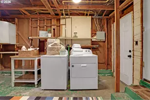 10910 NE Eugene St, Portland, OR 97220 - Photo 22