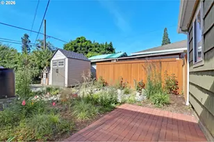 10910 NE Eugene St, Portland, OR 97220 - Photo 24