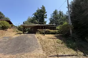 1840 S 19th St, Coos Bay, OR 97420 - Photo 2