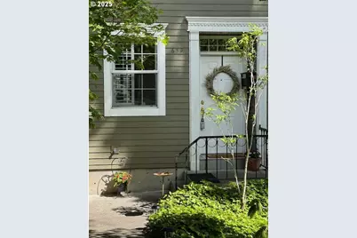 639 1st St, Lake Oswego, OR 97034 - Photo 1