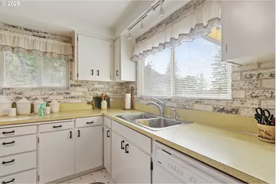 1386 Richardson Rd, Myrtle Creek, OR 97457 - Photo 10