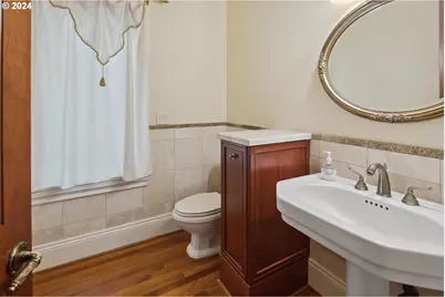 2240 Summit Ct, Lake Oswego, OR 97034 - Photo 16