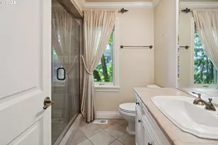 2240 Summit Ct, Lake Oswego, OR 97034 - Photo 34