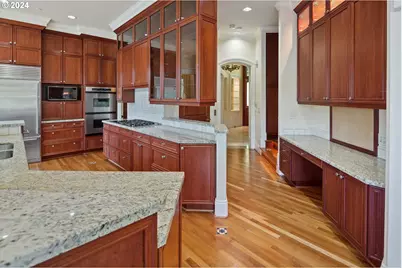 2240 Summit Ct, Lake Oswego, OR 97034 - Photo 14