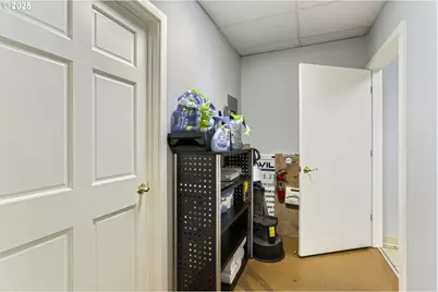 5215 SE Flavel Dr, Portland, OR 97206 - Photo 12