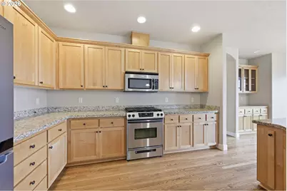 1264 S 41st Pl, Springfield, OR 97478 - Photo 16