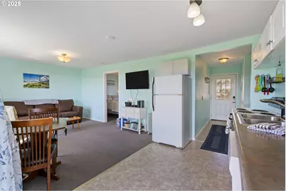 269 S Pacific St, Rockaway Beach, OR 97136 - Photo 12