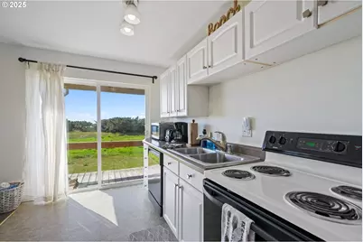 269 S Pacific St, Rockaway Beach, OR 97136 - Photo 4