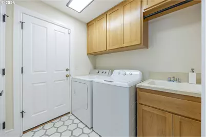 439 Covey Ln, Eugene, OR 97401 - Photo 16