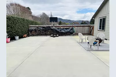 418 Memory Ln, Brookings, OR 97415 - Photo 34