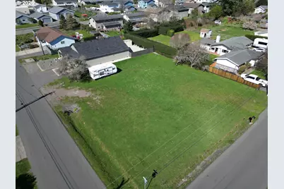 418 Memory Ln, Brookings, OR 97415 - Photo 4