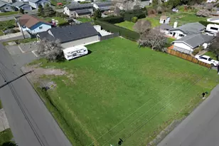 418 Memory Ln, Brookings, OR 97415 - Photo 4