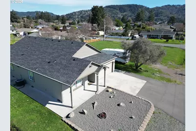 418 Memory Ln, Brookings, OR 97415 - Photo 4
