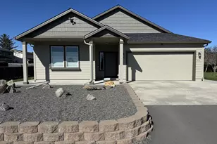 418 Memory Ln, Brookings, OR 97415 - Photo 2