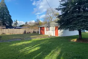 2055 Devos St, Eugene, OR 97402 - Photo 8