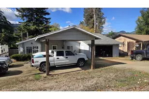 303 Walnut St, Myrtle Creek, OR 97457 - Photo 2