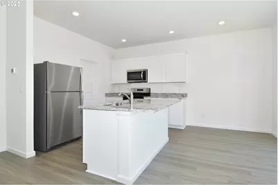 3915 SW Duniway Ln, Gresham, OR 97080 - Photo 8