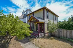 823 Birch Ave, Cottage Grove, OR 97424 - Photo 2