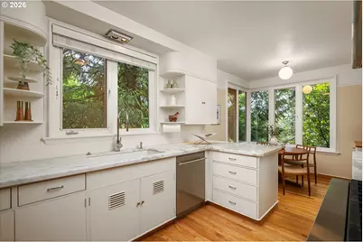 5040 SW Hilltop Ln, Portland, OR 97221 - Photo 10