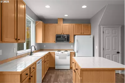 3255 SW 179th Ter, Beaverton, OR 97003 - Photo 14