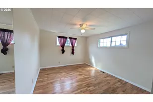 1050 E Jackson Ave, Cottage Grove, OR 97424 - Photo 8